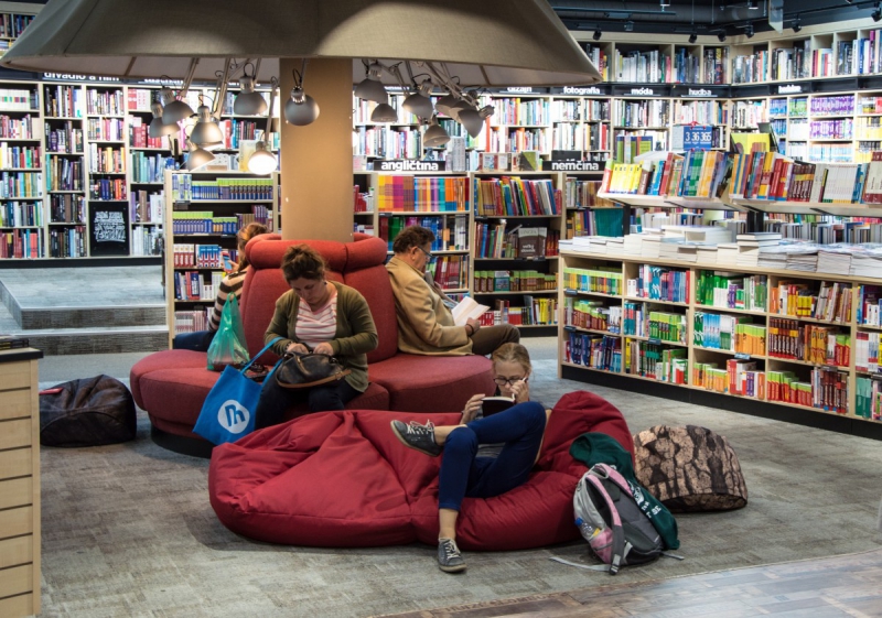 vitrine-CONSEGUDES-min_books_bookstore_book_reader_readers_reading_shop_sale_books-849006